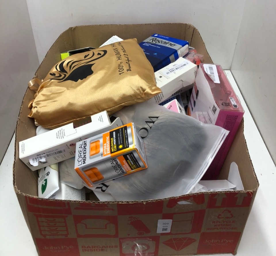 Lot 325  
            Edinburgh SR24 - Delivery Only 

                
QUANTITY OF HEALTH & BEAUTY ITEMS TO INCLUDE PHILIPS ONEBLADE ORIGINAL 360 BLADE ...