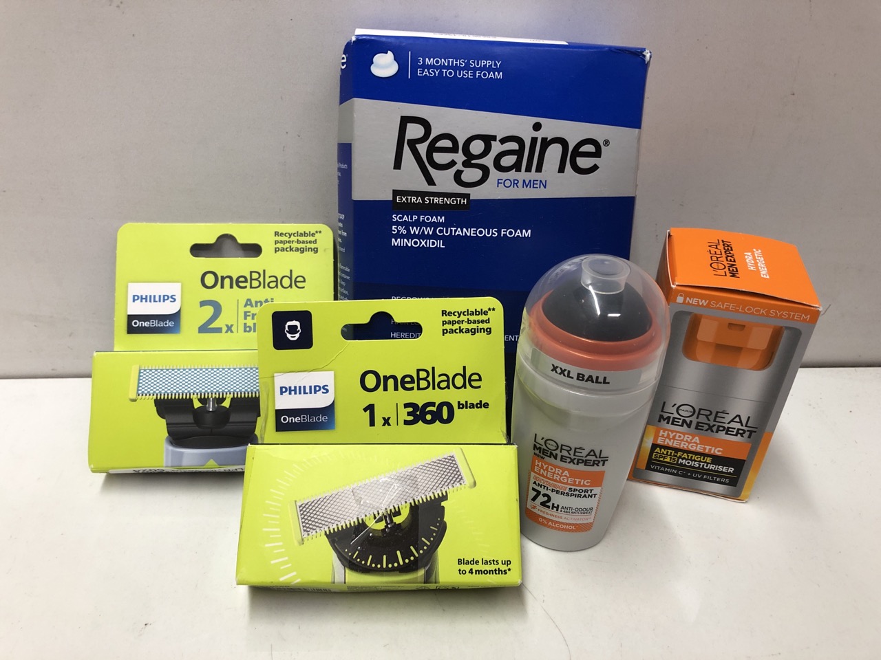 Lot 325  
            Edinburgh SR24 - Delivery Only 

                
QUANTITY OF HEALTH & BEAUTY ITEMS TO INCLUDE PHILIPS ONEBLADE ORIGINAL 360 BLADE ... - Image 2