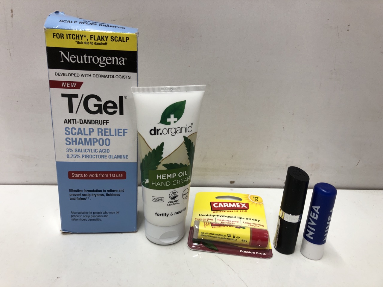 Lot 325  
            Edinburgh SR24 - Delivery Only 

                
QUANTITY OF HEALTH & BEAUTY ITEMS TO INCLUDE PHILIPS ONEBLADE ORIGINAL 360 BLADE ... - Image 4