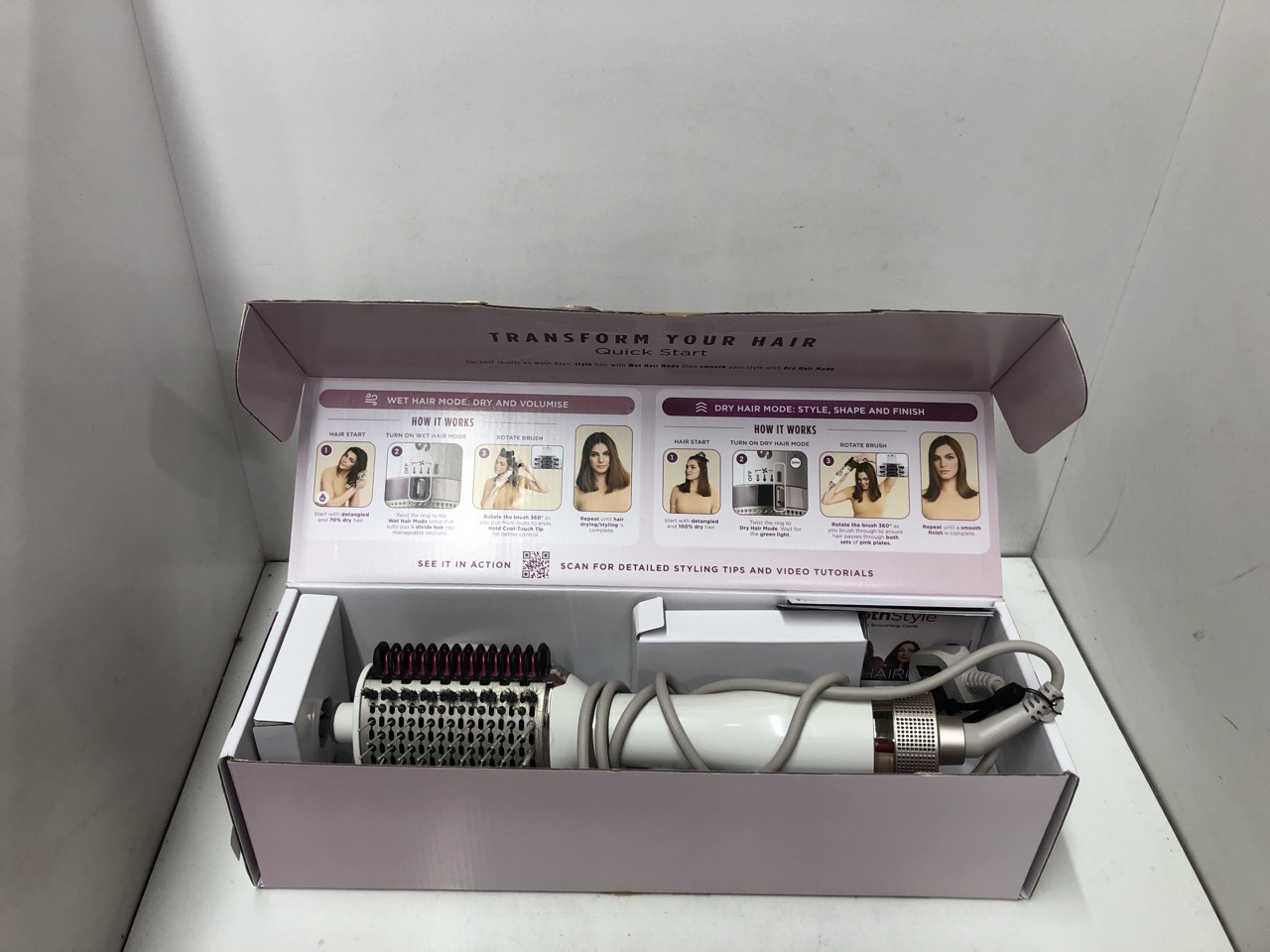Lot 331  
            Edinburgh SR24 - Delivery Only 

                
SHARK SMOOTHSTYLE HEATED BRUSH AND COMB, WET & DRY MODES, SMOOTHING HOT AIR BRUSH...