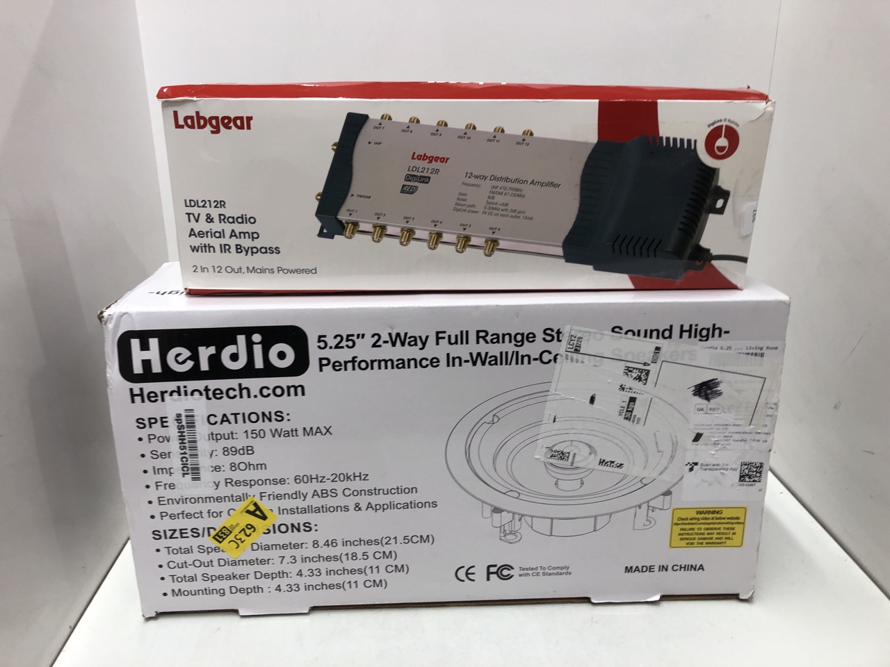 Lot 337  
            Edinburgh SR24 - Delivery Only 

                
TV & RADIO SIGNAL BOOSTER AERIAL AMPLIFIER, LABGEAR 12 OUTPUT DIGILINK DISTRIBUTI...