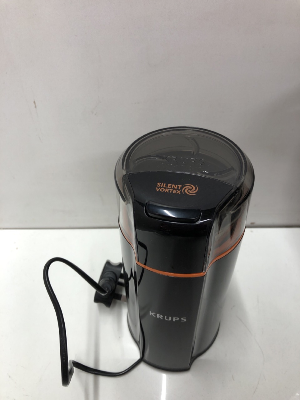 Lot 340  
            Edinburgh SR24 - Delivery Only 

                
QUANTITY OF KITCHEN & APPLIANCES ITEMS TO INCLUDE RUSSELL HOBBS ELECTRIC KETTLE (...