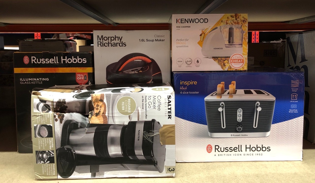 Lot 341  
            Edinburgh SR24 - Delivery Only 

                
QUANTITY OF KITCHEN & APPLIANCES ITEMS TO INCLUDE SALTER ONE CUP COFFEE MAKER – F...