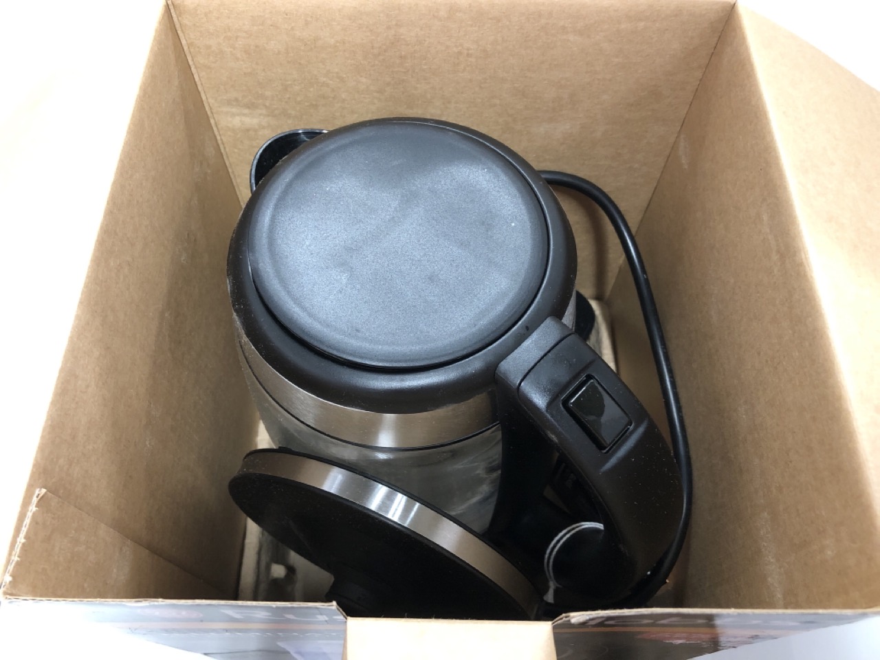 Lot 341  
            Edinburgh SR24 - Delivery Only 

                
QUANTITY OF KITCHEN & APPLIANCES ITEMS TO INCLUDE SALTER ONE CUP COFFEE MAKER – F...