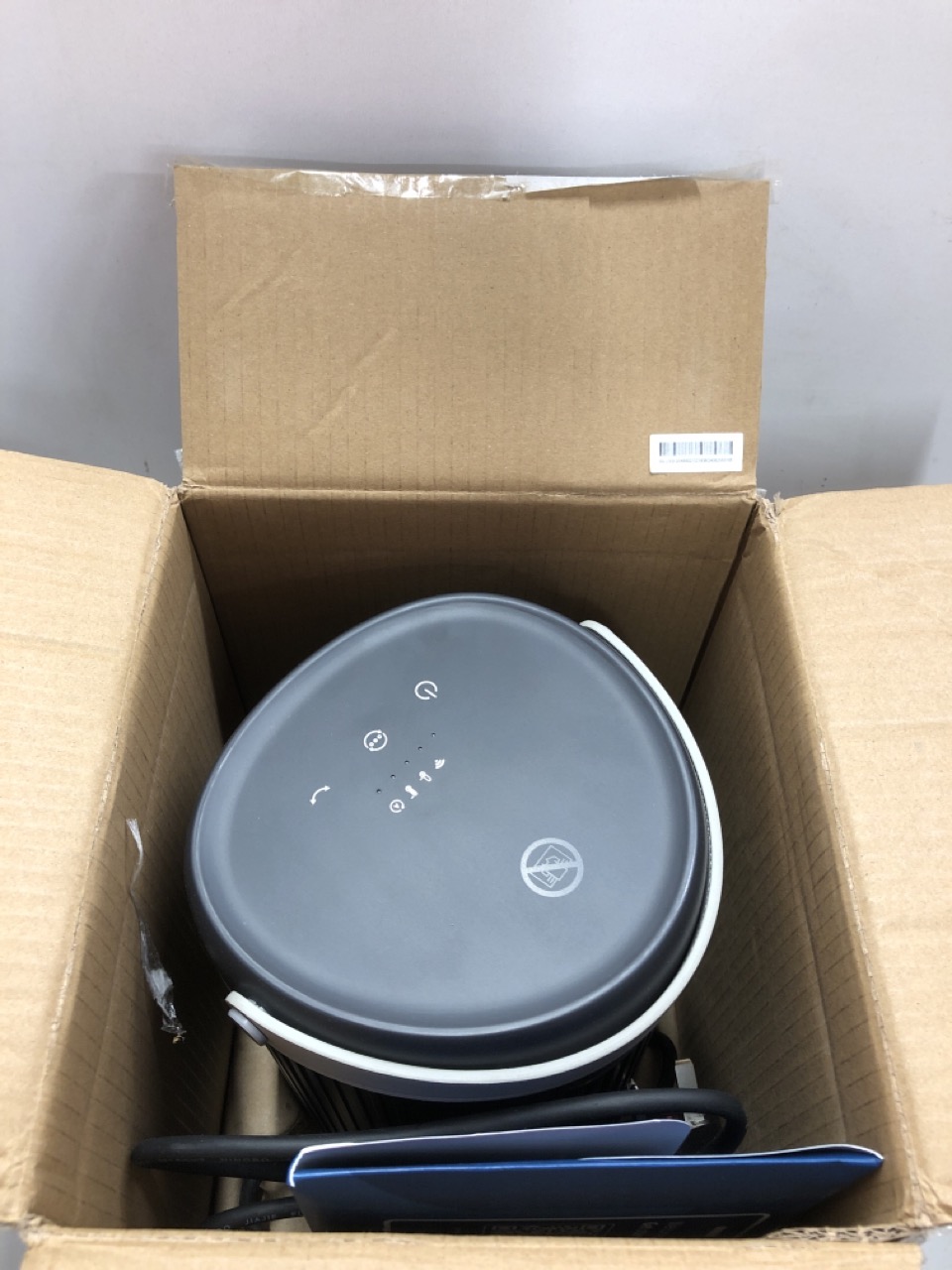 Lot 346  
            Edinburgh SR24 - Delivery Only 

                
QUANTITY OF KITCHEN & APPLIANCES ITEMS TO INCLUDE HENRY HOOVER DESK VACUUM, MINI ... - Image 4