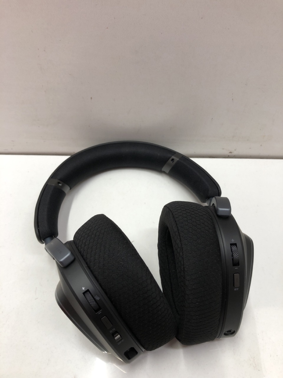 Lot 347  
            Edinburgh SR24 - Delivery Only 

                
ROG DELTA II TRI-MODE WIELESS GAMING HEADSET : LOCATION - E RACK - Image 4