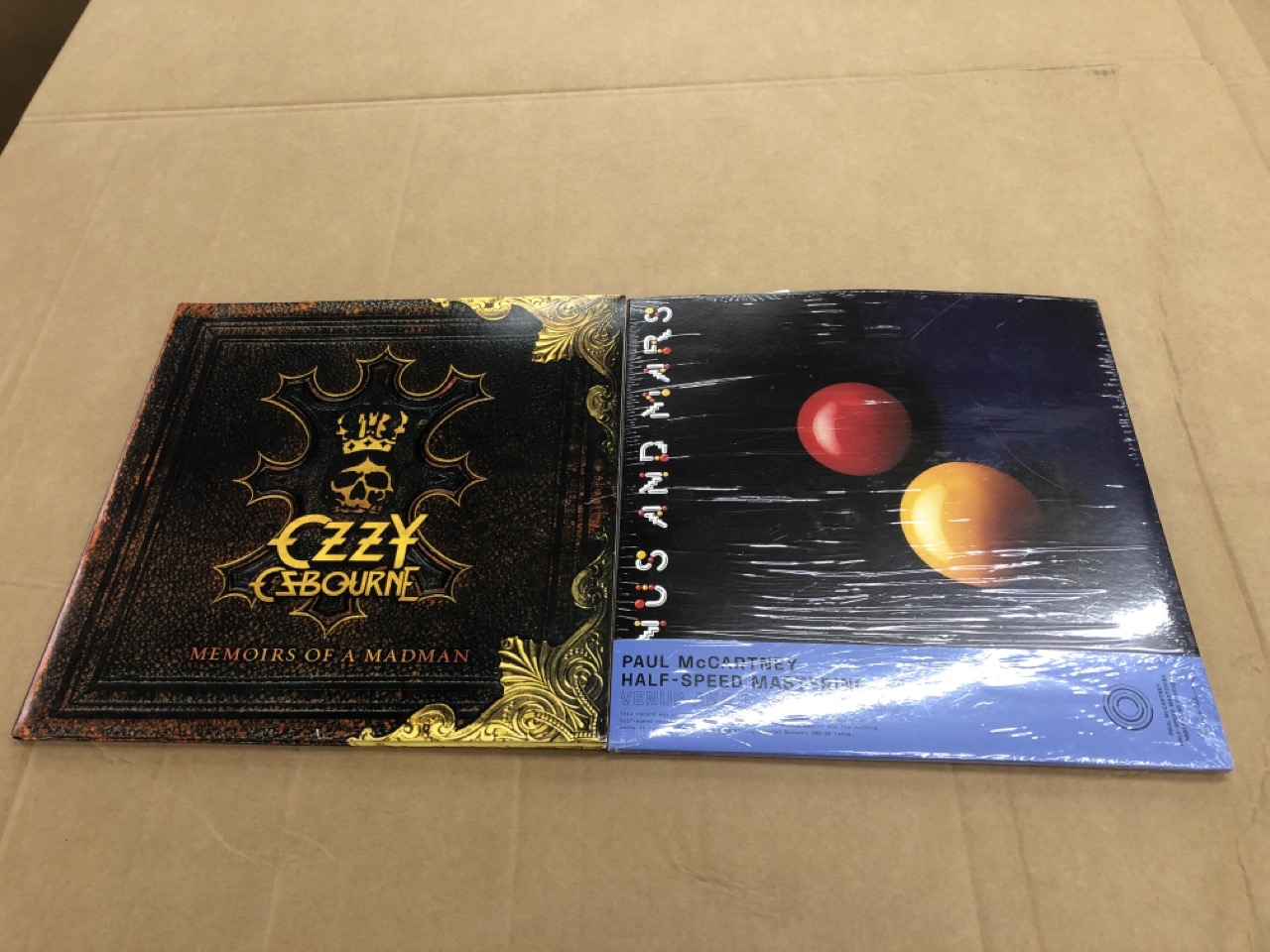 Lot 354  
            Edinburgh SR24 - Delivery Only 

                
QUANTITY OF VINYLS TO INCLUDE DEMON DAYS [VINYL]: LOCATION - E RACK - Image 4