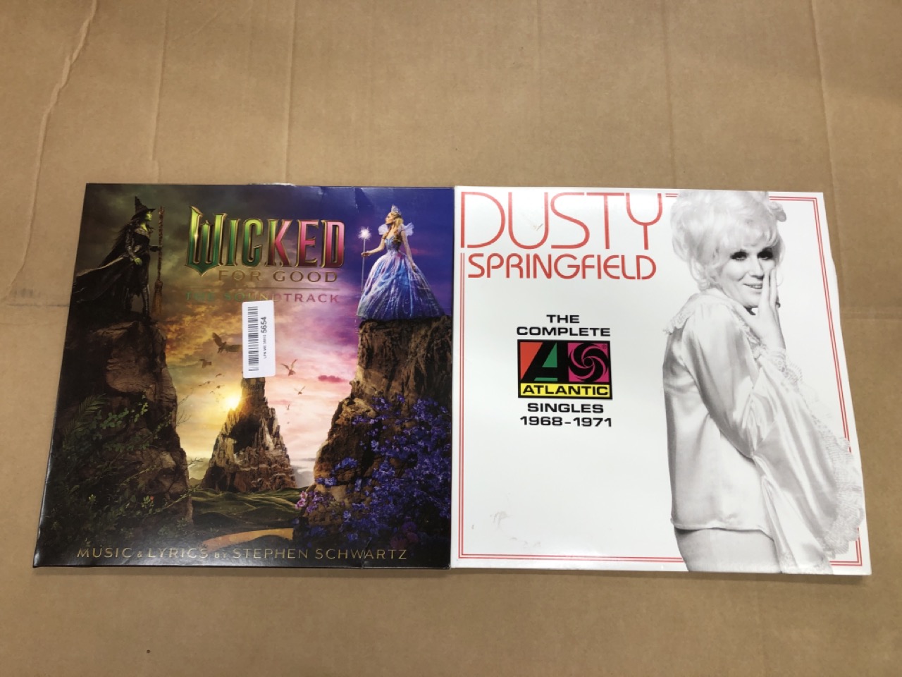 Lot 358  
            Edinburgh SR24 - Delivery Only 

                
QUANTITY OF VINYLS TO INCLUDE APEIRON ANXIETY [VINYL]: LOCATION - E RACK - Image 4