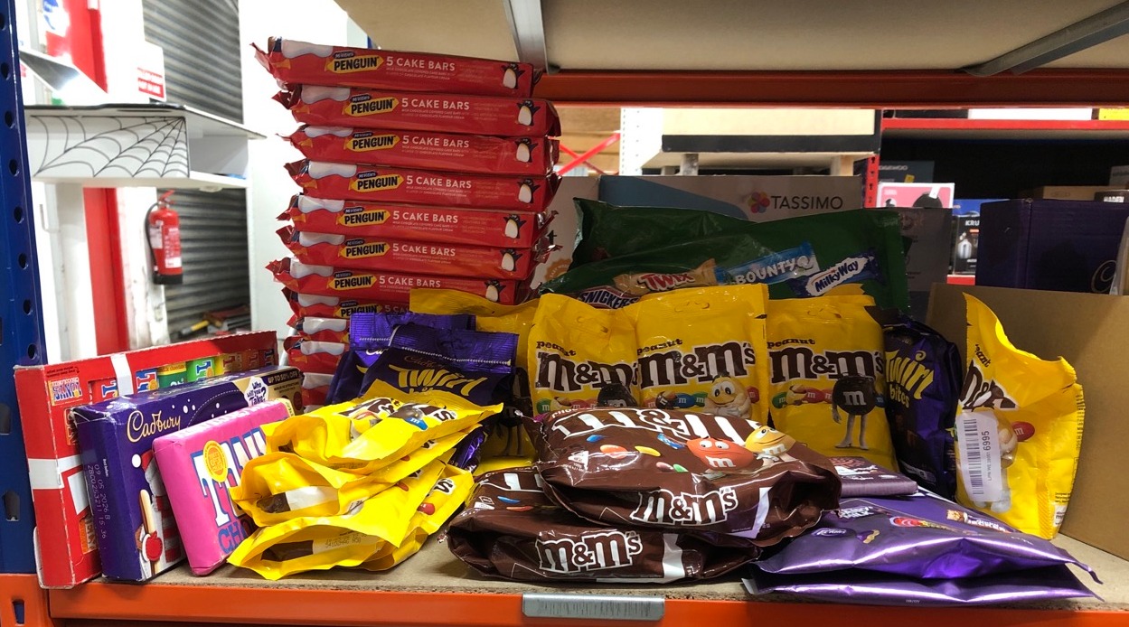 Lot 363  
            Edinburgh SR24 - Delivery Only 

                
QUANTITY OF FOOD & DRINK ITEMS TO INCLUDE M&M'S CHOCOLATE BAG,PEANUT & MILK CHOCO...