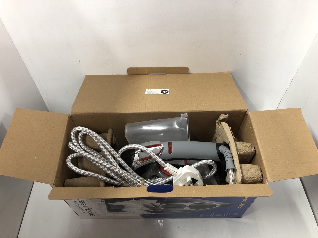 Lot 367  
            Edinburgh SR24 - Delivery Only 

                
QUANTITY OF KITCHEN & APPLIANCES ITEMS TO INCLUDE SALTER MARINO HAND MIXER – 250W... - Image 4