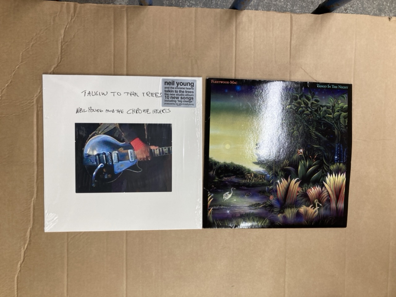 Lot 368  
            Edinburgh SR24 - Delivery Only 

                
QUANTITY OF  VINYLS TO INCLUDE IOWA (LIMITED EDITION TRANSLUCENT GREEN): LOCATION...