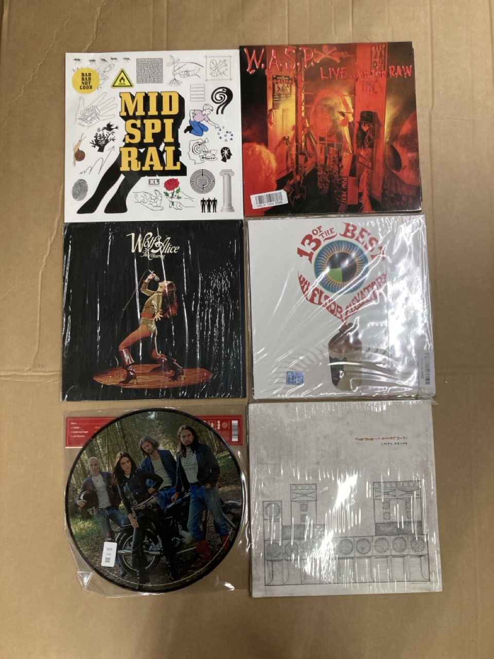 Lot 369  
            Edinburgh SR24 - Delivery Only 

                
QUANTITY OF VINYLS  TO INCLUDE THE CLEARING  [VINYL]: LOCATION - F RACK