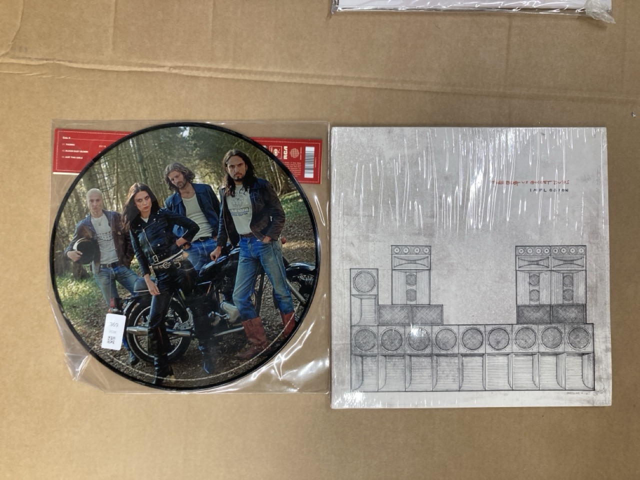 Lot 369  
            Edinburgh SR24 - Delivery Only 

                
QUANTITY OF VINYLS  TO INCLUDE THE CLEARING  [VINYL]: LOCATION - F RACK