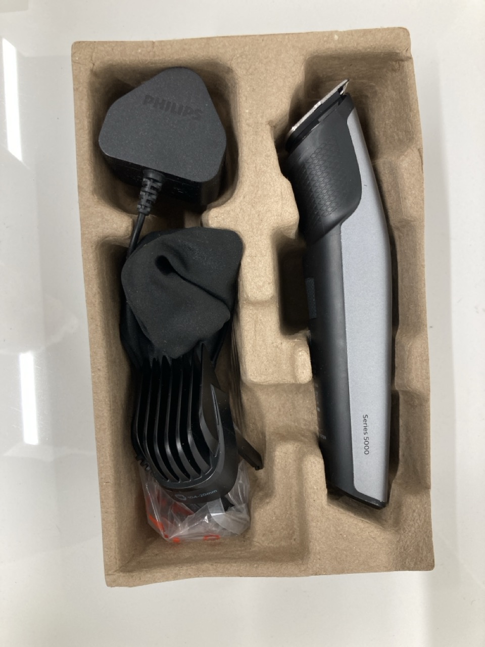 Lot 373  
            Edinburgh SR24 - Delivery Only 

                
QUANTITY OF HEALTH & BEAUTY ITEMS TO INCLUDE PHILIPS BEARD & STUBBLE TRIMMER/HAIR... - Image 4