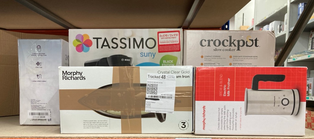 Lot 376  
            Edinburgh SR24 - Delivery Only 

                
QUANTITY OF KITCHEN & APPLIANCES ITEMS TO INCLUDE MORPHY RICHARDS GOLD CRYSTAL CL...