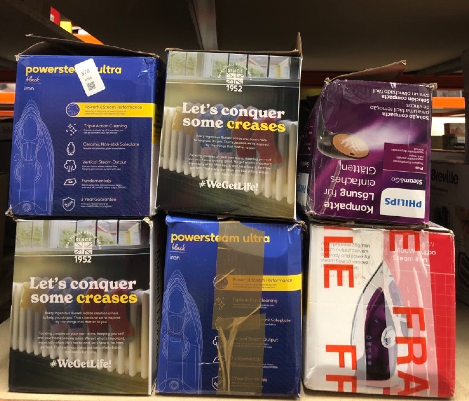 Lot 378  
            Edinburgh SR24 - Delivery Only 

                
QUANTITY OF KITCHEN & APPLIANCES TO INCLUDE  RUSSELL HOBBS STEAM IRON [3100W, 210...