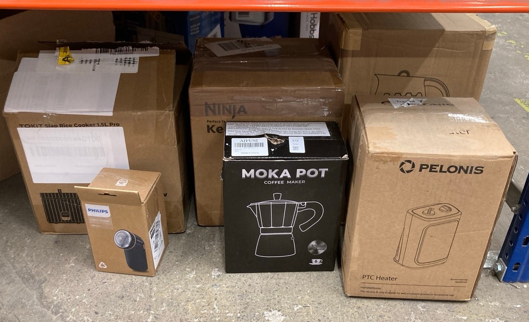 Lot 379  
            Edinburgh SR24 - Delivery Only 

                
QUANTITY OF KITCHEN & APPLIANCES TO INCLUDE MOKA POT COFFEE MAKER: LOCATION - F RACK