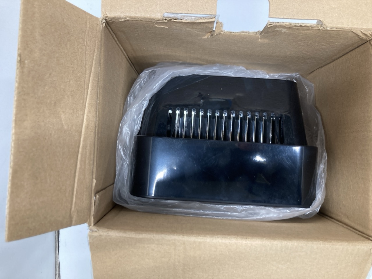 Lot 380  
            Edinburgh SR24 - Delivery Only 

                
QUANTITY OF KITCHEN & APPLIANCES ITEMS TO INCLUDE EXTSUD SET OF 3 RECHARGEABLE RE... - Image 4