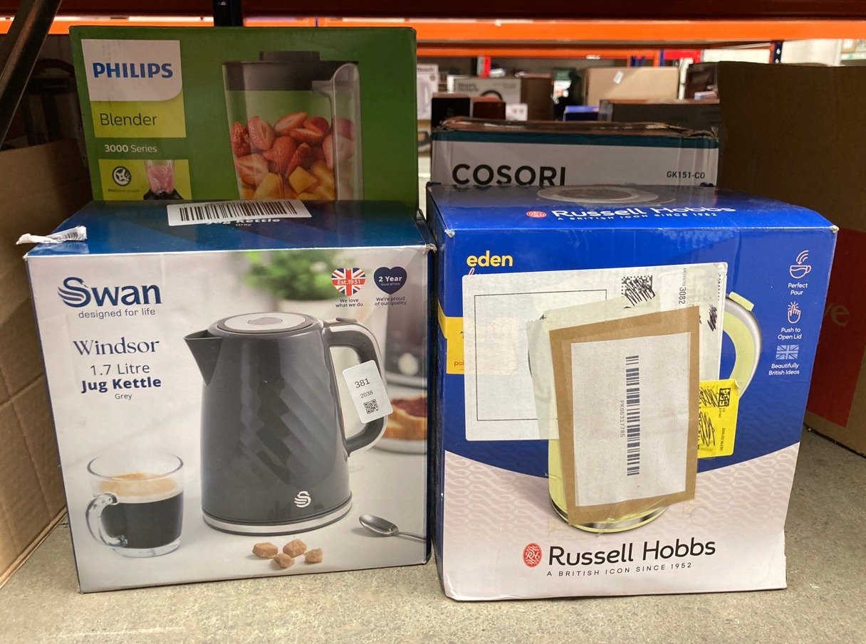 Lot 381  
            Edinburgh SR24 - Delivery Only 

                
QUANTITY OF KITCHEN & APPLIANCES TO INCLUDE RUSSELL HOBBS EDEN LEMON KETTLE: LOCA...