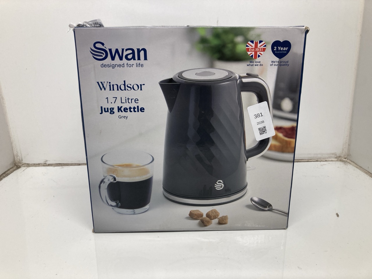 Lot 381  
            Edinburgh SR24 - Delivery Only 

                
QUANTITY OF KITCHEN & APPLIANCES TO INCLUDE RUSSELL HOBBS EDEN LEMON KETTLE: LOCA... - Image 3