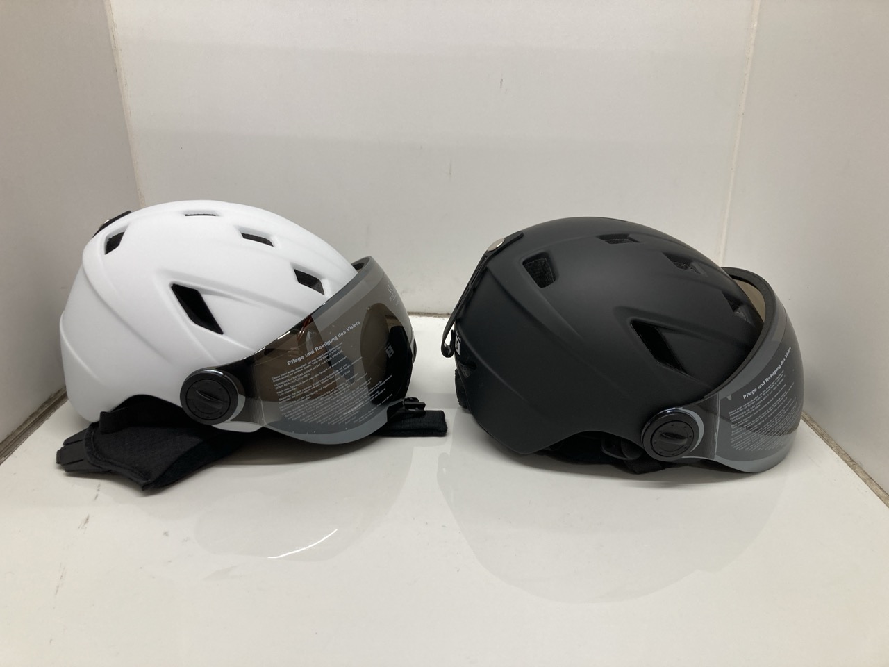 Lot 383  
            Edinburgh SR24 - Delivery Only 

                
WHITE ODOLAND SNOWBOARD OR SKI HELMET UK S + BLACK ODOLAND SNOWBOARD OR SKI HELME...