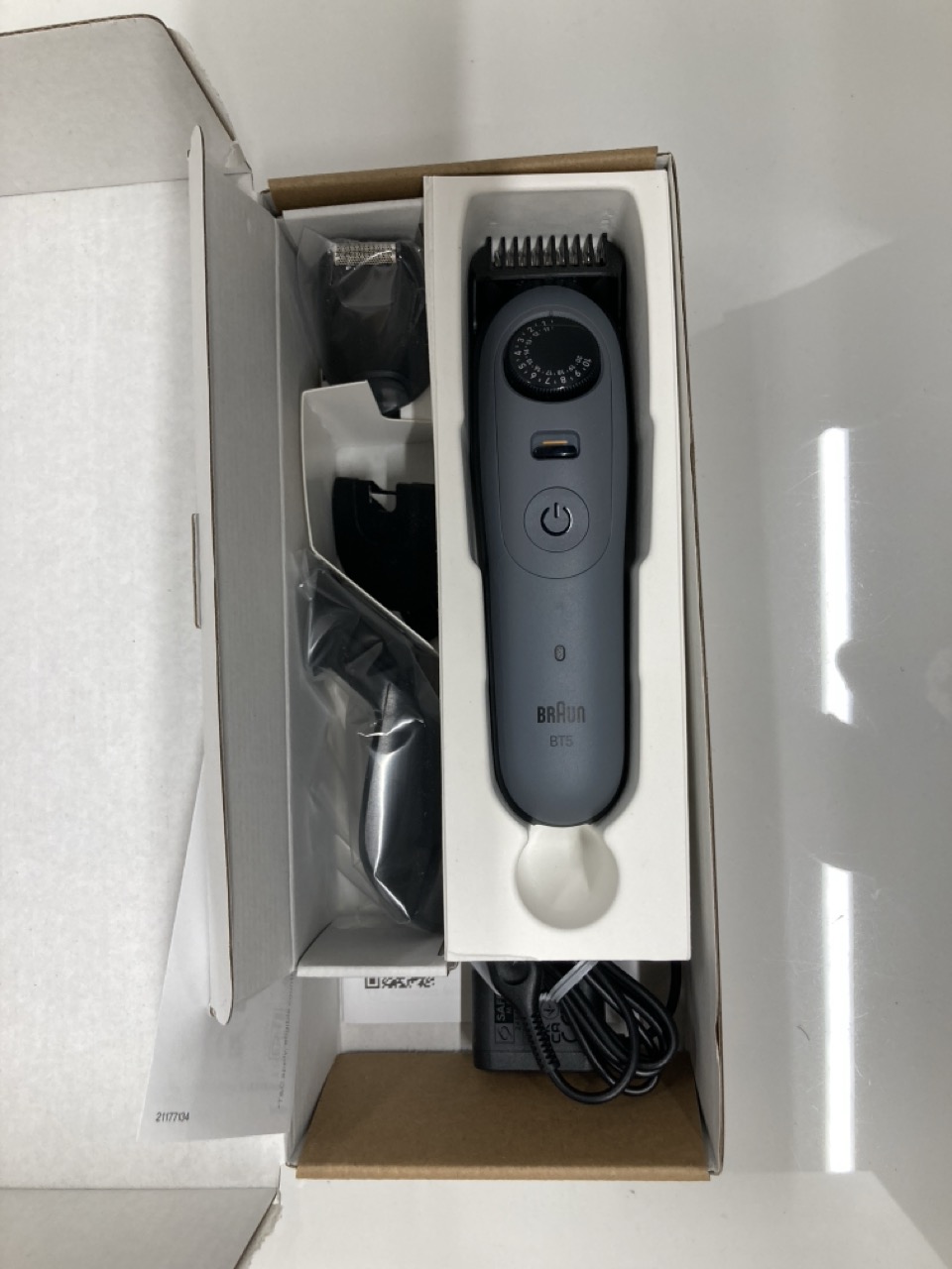 Lot 384  
            Edinburgh SR24 - Delivery Only 

                
QUANTITY OF HEALTH & BEAUTY ITEMS TO INCLUDE BRAUN BEARD TRIMMER MEN SERIES 5, ME... - Image 4