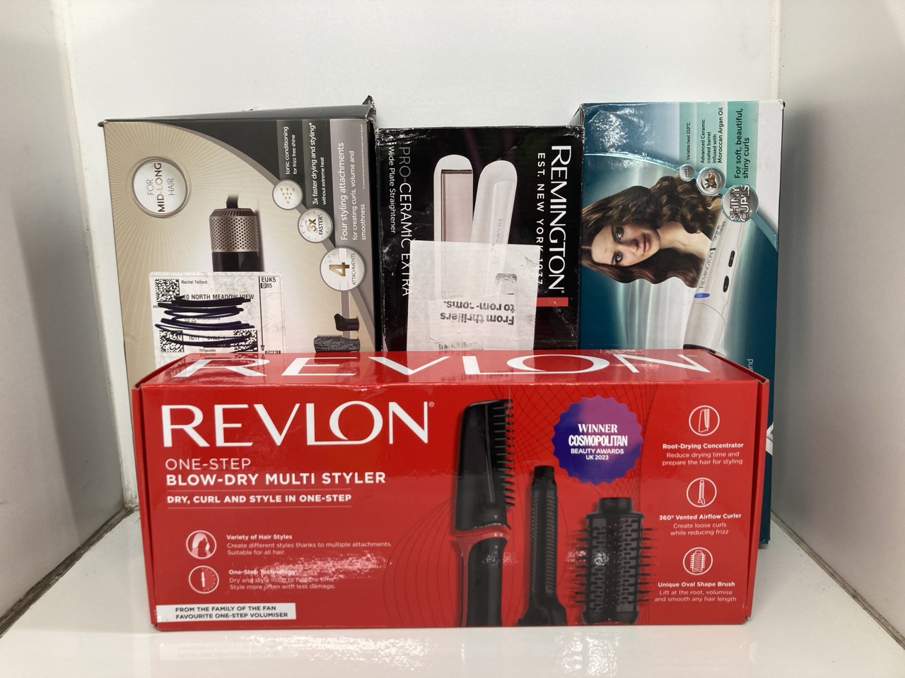 Lot 386  
            Edinburgh SR24 - Delivery Only 

                
QUANTITY OF HEALTH & BEAUTY ITEMS TO INCLUDE REVLON ONE-STEP BLOW-DRY MULTI STYLE...