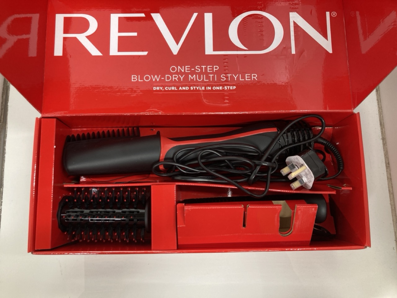 Lot 386  
            Edinburgh SR24 - Delivery Only 

                
QUANTITY OF HEALTH & BEAUTY ITEMS TO INCLUDE REVLON ONE-STEP BLOW-DRY MULTI STYLE...