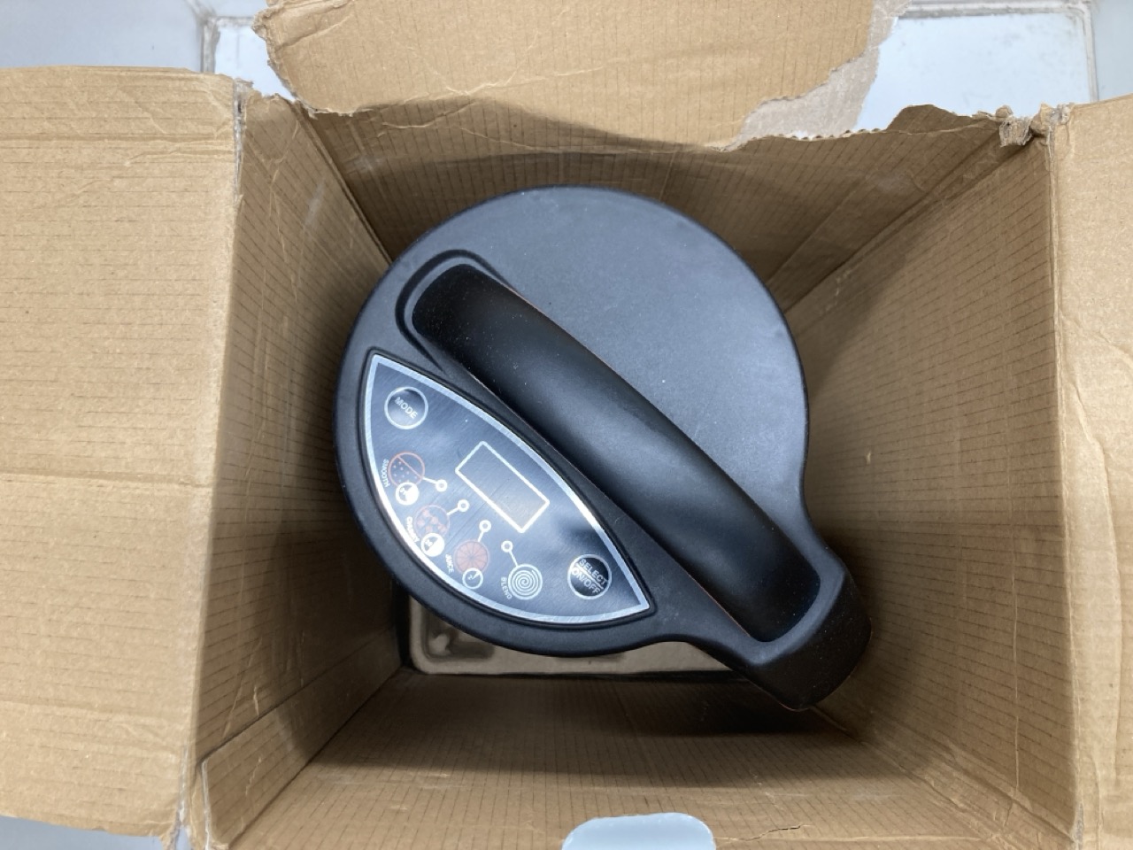 Lot 390  
            Edinburgh SR24 - Delivery Only 

                
QUANTITY OF KITCHEN & APPLIANCES ITEMS TO INCLUDE EXTSUD RECHARGEABLE FLAMELESS C... - Image 4