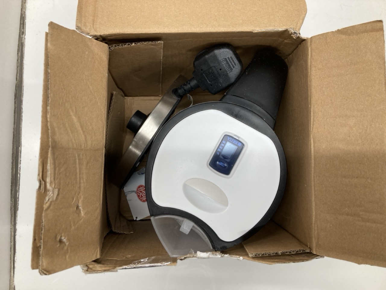 Lot 391  
            Edinburgh SR24 - Delivery Only 

                
QUANTITY OF KITCHEN & APPLIANCES ITEMS TO INCLUDE RUSSELL HOBBS PURITY GLASS KETT... - Image 4