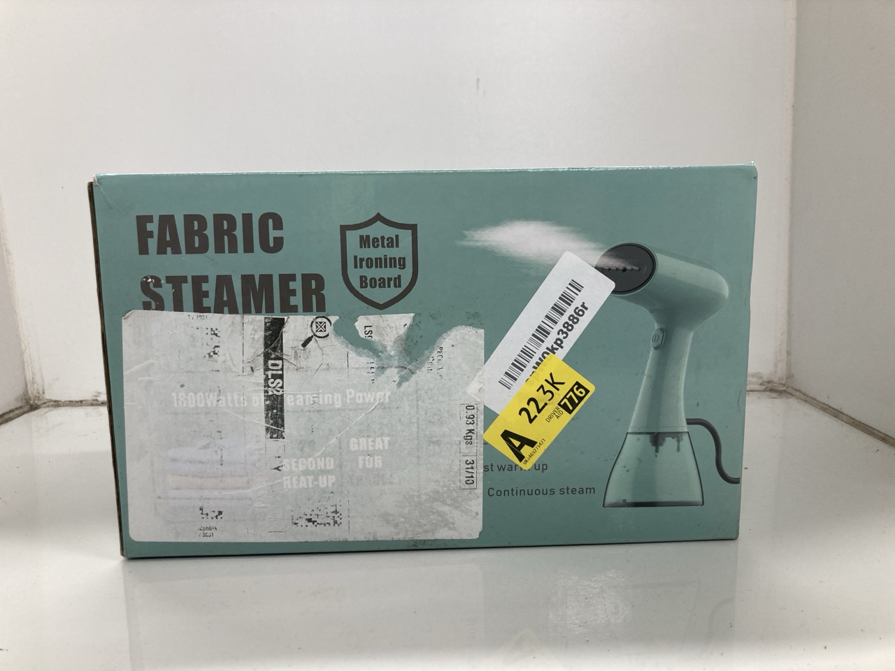 Lot 395  
            Edinburgh SR24 - Delivery Only 

                
QUANTITY OF KITCHEN & APPLIANCES ITEMS TO INCLUDE RUSSELL HOBBS HONEYCOMB ELECTRI... - Image 2