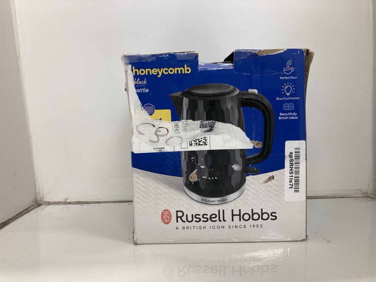 Lot 395  
            Edinburgh SR24 - Delivery Only 

                
QUANTITY OF KITCHEN & APPLIANCES ITEMS TO INCLUDE RUSSELL HOBBS HONEYCOMB ELECTRI... - Image 3