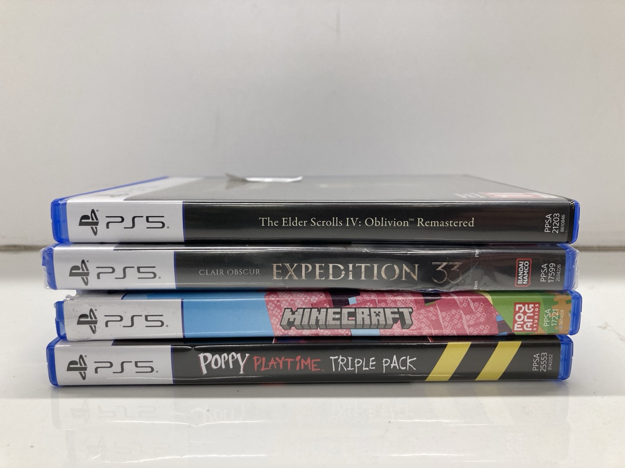 Lot 396  
            Edinburgh SR24 - Delivery Only 

                
QUANTITY OF TECH & GAMING ITEMS TO INCLUDE CLAIR OBSCUR: EXPEDITION 33 (PS5) 18+ ...