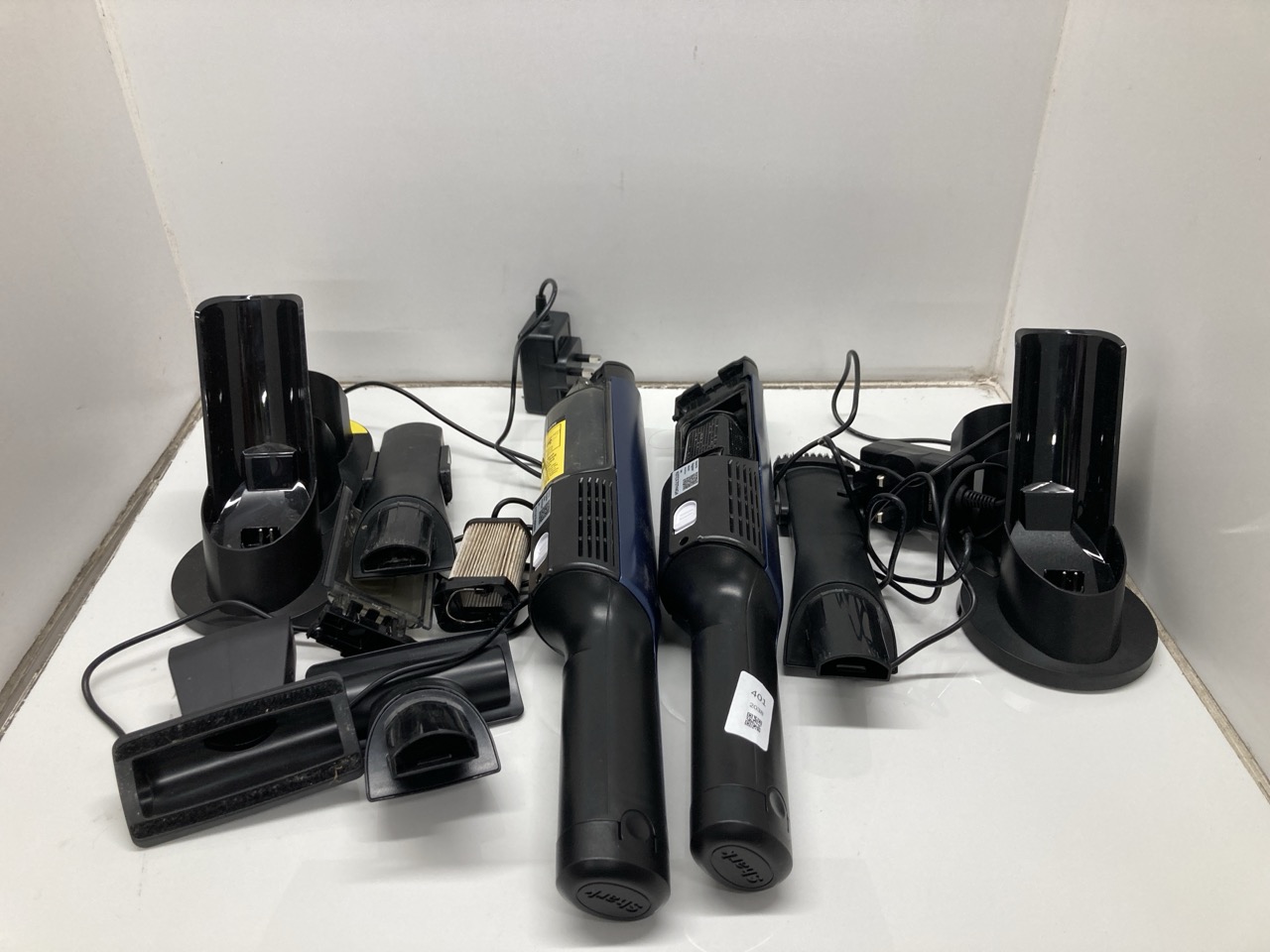 Lot 401  
            Edinburgh SR24 - Delivery Only 

                
2 X SHARK WIRELESS VACCUUM CLEANERS : LOCATION - F RACK