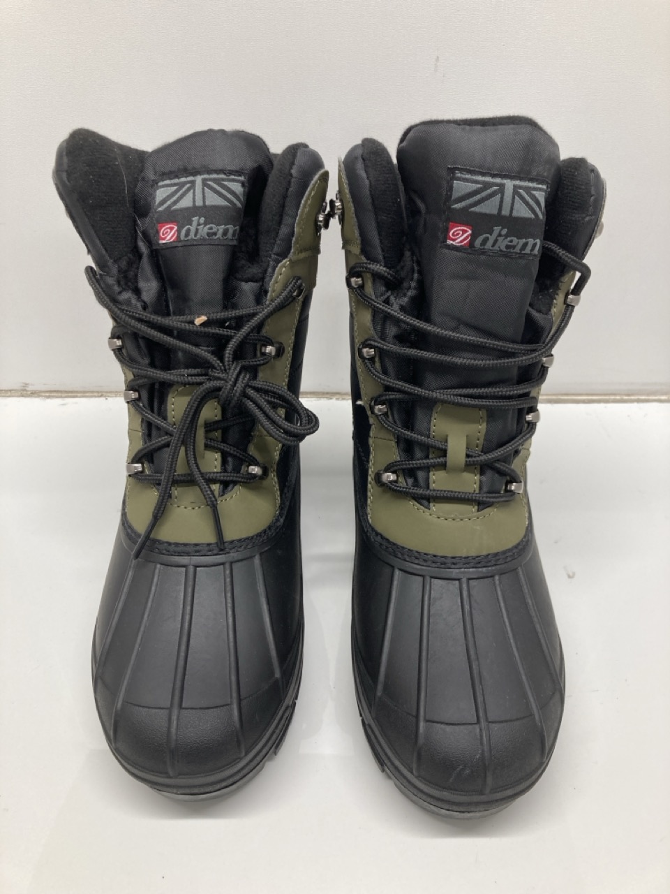 Lot 402  
            Edinburgh SR24 - Delivery Only 

                
DR. MARTENS WOMEN'S ELSHAM FASHION BOOT, BLACK POLISHED SMOOTH, 5 UK + DIEM GREEN... - Image 4