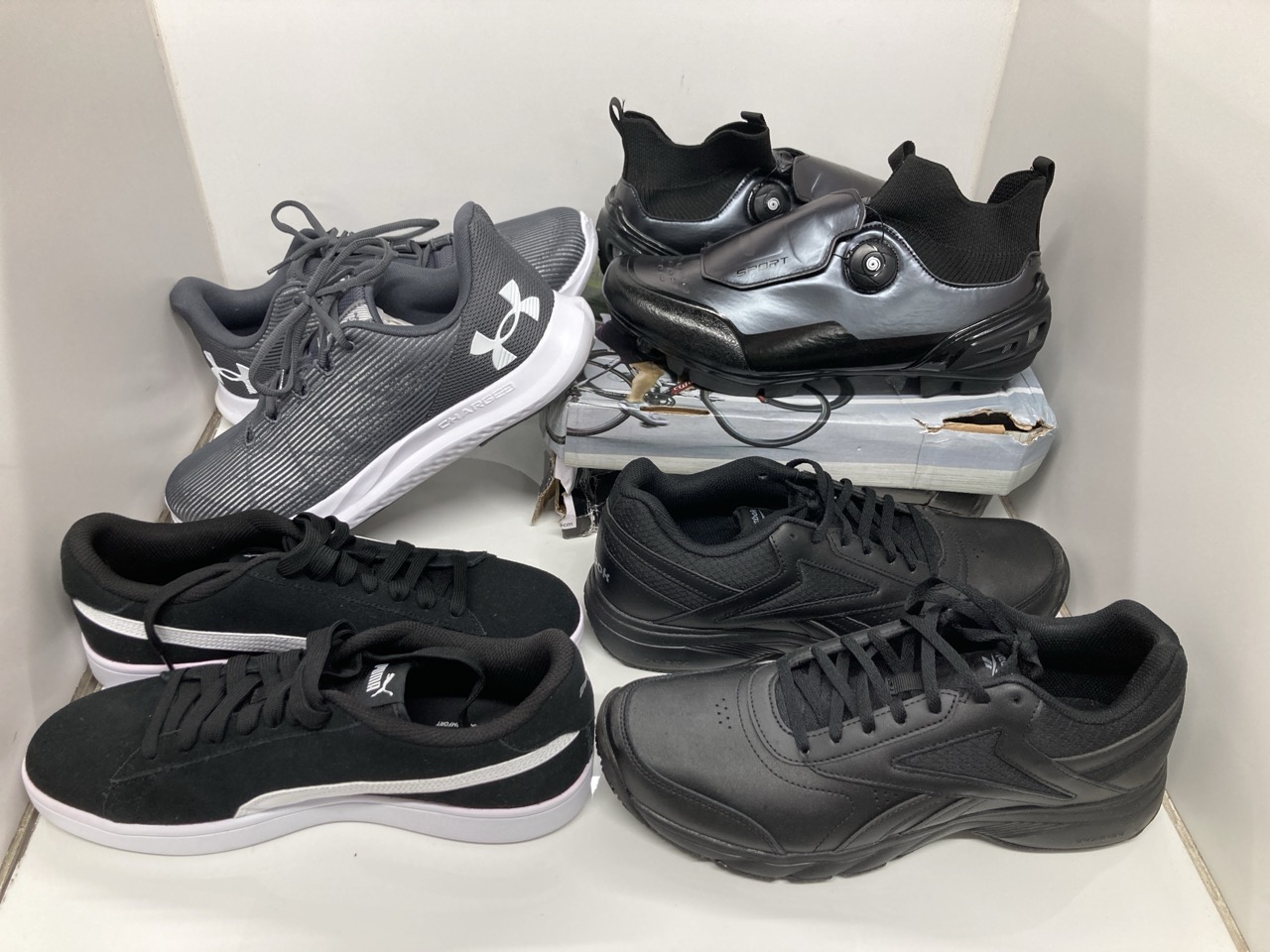 Lot 403  
            Edinburgh SR24 - Delivery Only 

                
QUANTITY OF SHOES TO INCLUDE GREY UNDER ARMOUR TRAINERS  UK 11: LOCATION - F RACK