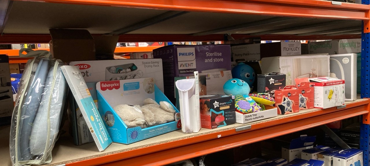 Lot 405  
            Edinburgh SR24 - Delivery Only 

                
QUANTITY OF BABY & TODDLER ITEMS TO INCLUDE MULTI-ACTIVITY OCTOPUS SOFT TOY LAMAZ...