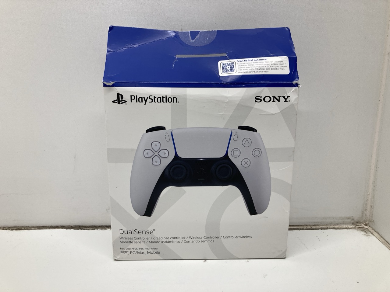 Lot 407  
            Edinburgh SR24 - Delivery Only 

                
QUANTITY OF TECH & GAMING ITEMS TO INCLUDE PLAYSTATION SONY DUALSENSE WIRELESS CO... - Image 3