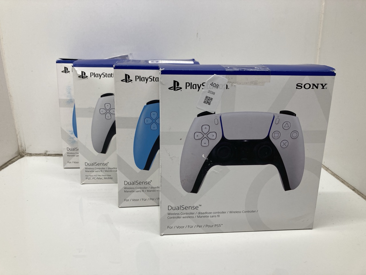 Lot 408  
            Edinburgh SR24 - Delivery Only 

                
QUANTITY OF TECH & GAMING ITEMS TO INCLUDE SONY PLAYSTATION DUALSENSE WIRELESS CO...