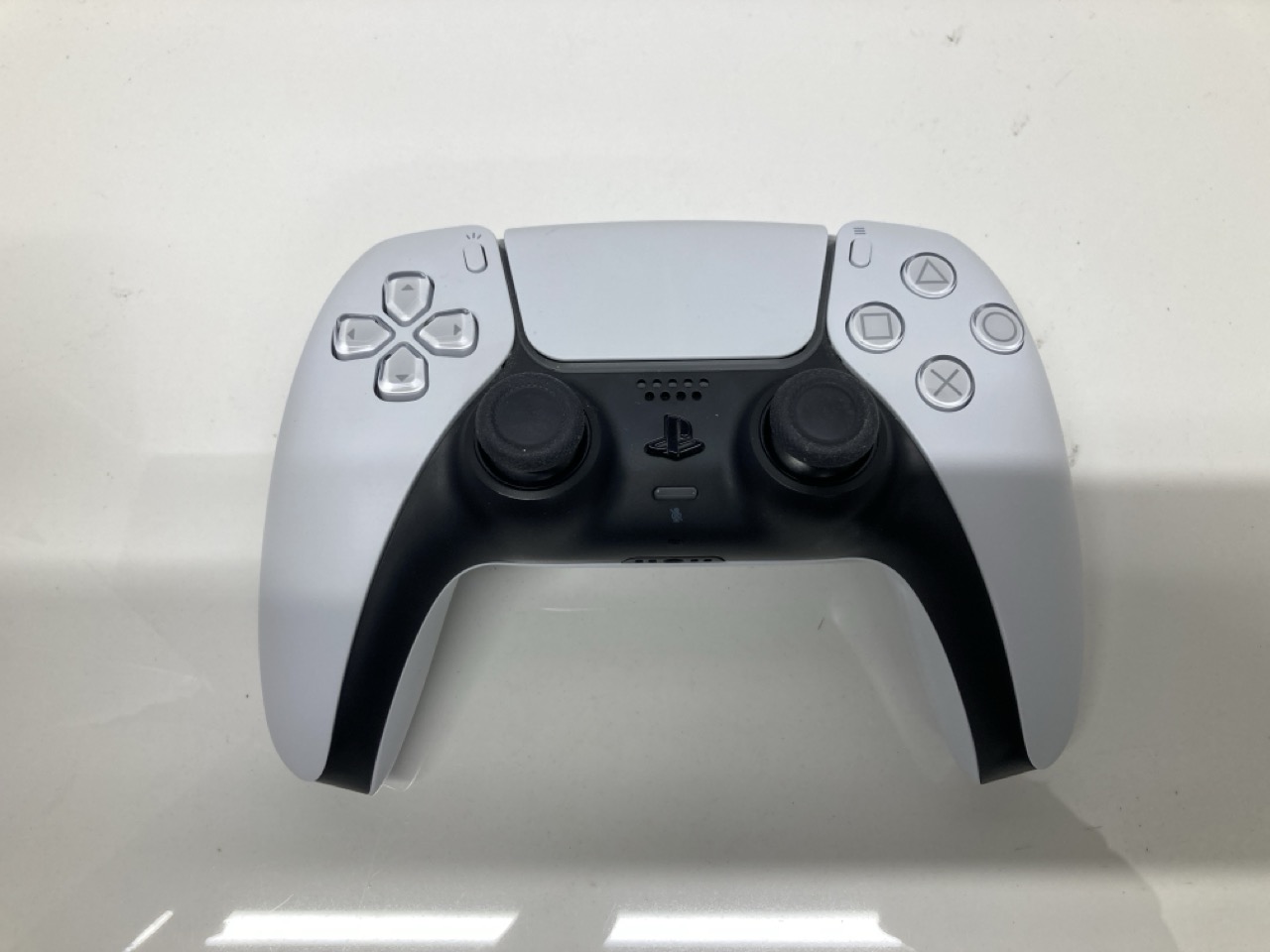 Lot 408  
            Edinburgh SR24 - Delivery Only 

                
QUANTITY OF TECH & GAMING ITEMS TO INCLUDE SONY PLAYSTATION DUALSENSE WIRELESS CO... - Image 4