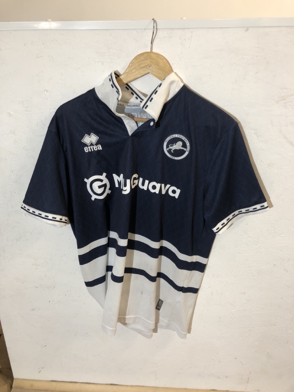 Lot 411  
            Edinburgh SR24 - Delivery Only 

                
1 X BOX OF ADULT CLOTHING TO INCLUDE BLACK WEEKEND OFFENDER JUMPER UK 14: LOCATIO... - Image 3