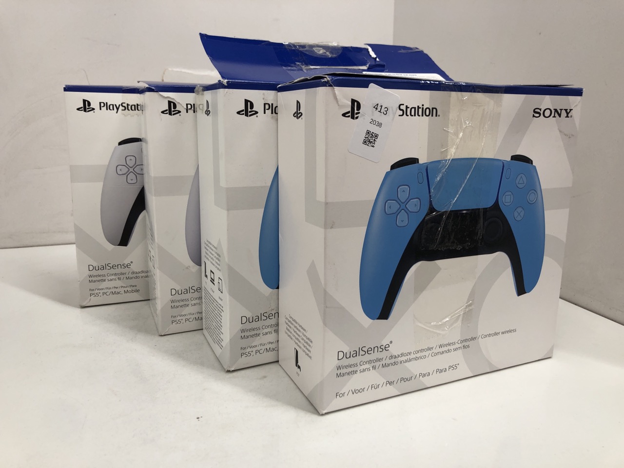 Lot 413  
            Edinburgh SR24 - Delivery Only 

                
QUANTITY OF TECH & GAMING ITEMS TO INCLUDE PLAYSTATION SONY DUALSENSE WIRELESS CO...