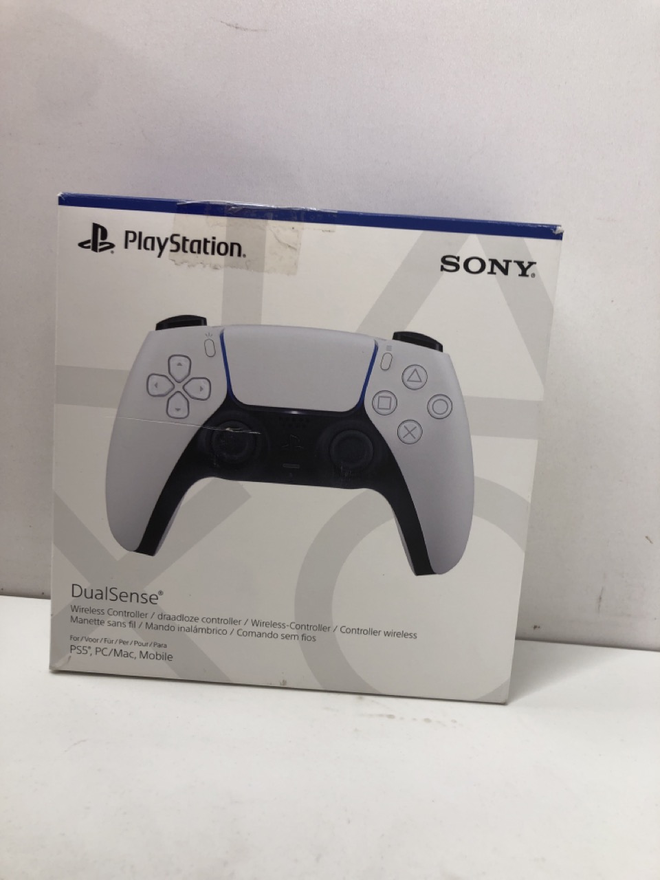 Lot 413  
            Edinburgh SR24 - Delivery Only 

                
QUANTITY OF TECH & GAMING ITEMS TO INCLUDE PLAYSTATION SONY DUALSENSE WIRELESS CO...