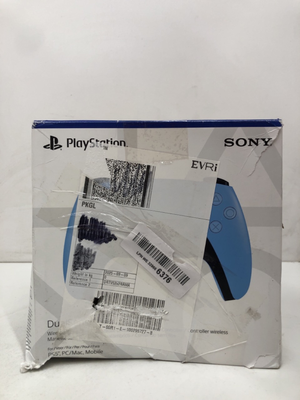 Lot 414  
            Edinburgh SR24 - Delivery Only 

                
QUANTITY OF TECH & GAMING ITEMS TO INCLUDE PLAYSTATION SONY DUALSENSE WIRELESS CO... - Image 3