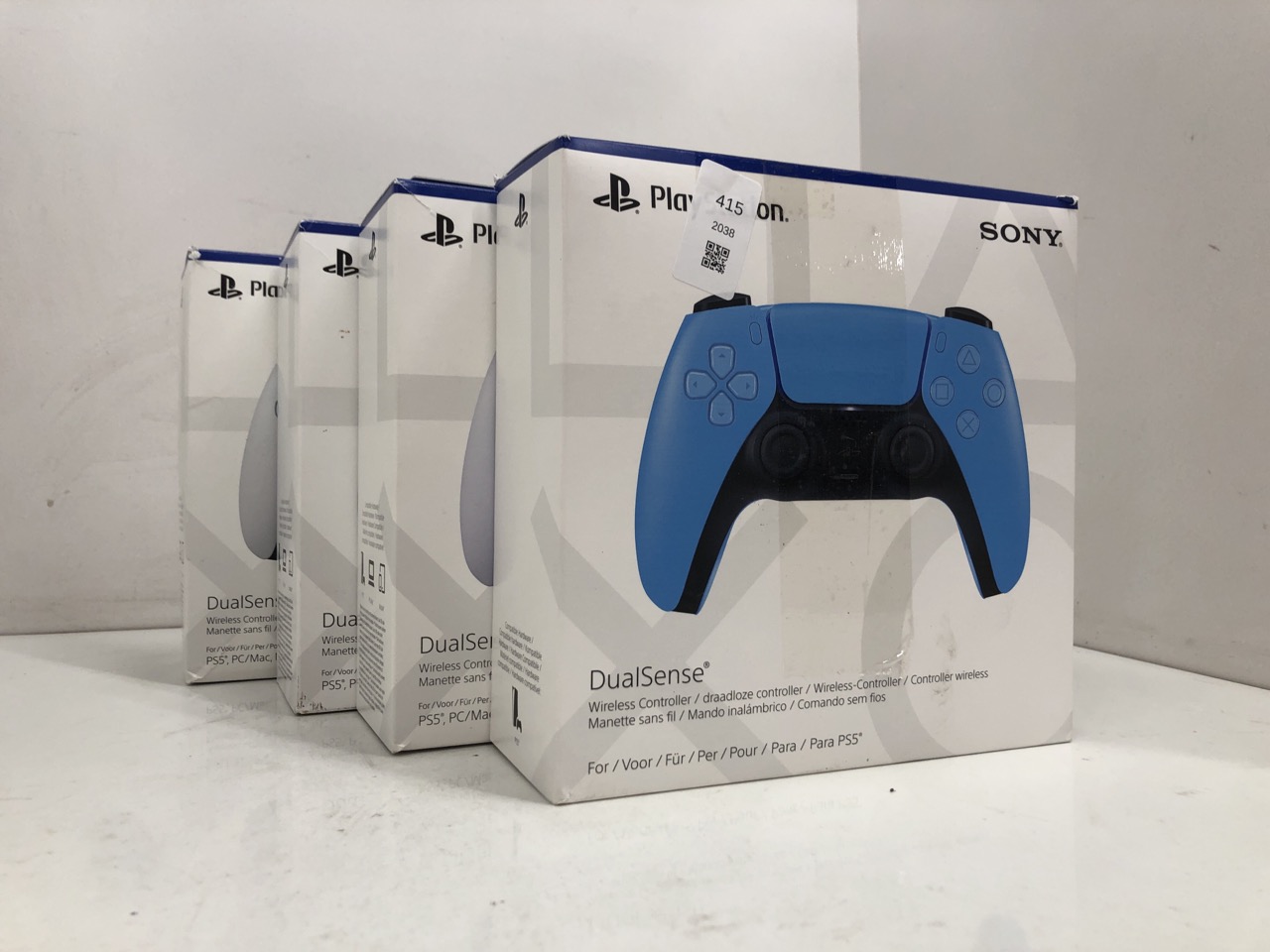 Lot 415  
            Edinburgh SR24 - Delivery Only 

                
QUANTITY OF TECH & GAMING ITEMS TO INCLUDE PLAYSTATION SONY DUALSENSE WIRELESS CO...