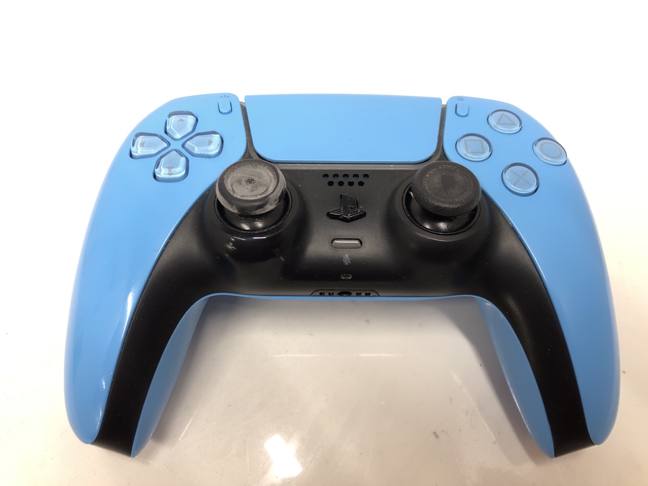 Lot 415  
            Edinburgh SR24 - Delivery Only 

                
QUANTITY OF TECH & GAMING ITEMS TO INCLUDE PLAYSTATION SONY DUALSENSE WIRELESS CO... - Image 4