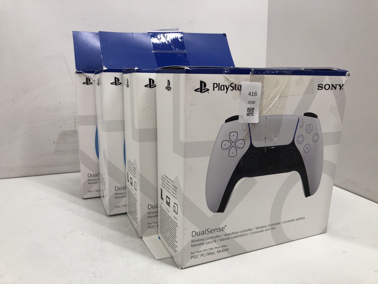 Lot 416  
            Edinburgh SR24 - Delivery Only 

                
QUANTITY OF TECH & GAMING ITEMS TO INCLUDE PLAYSTATION SONY DUALSENSE WIRELESS CO...