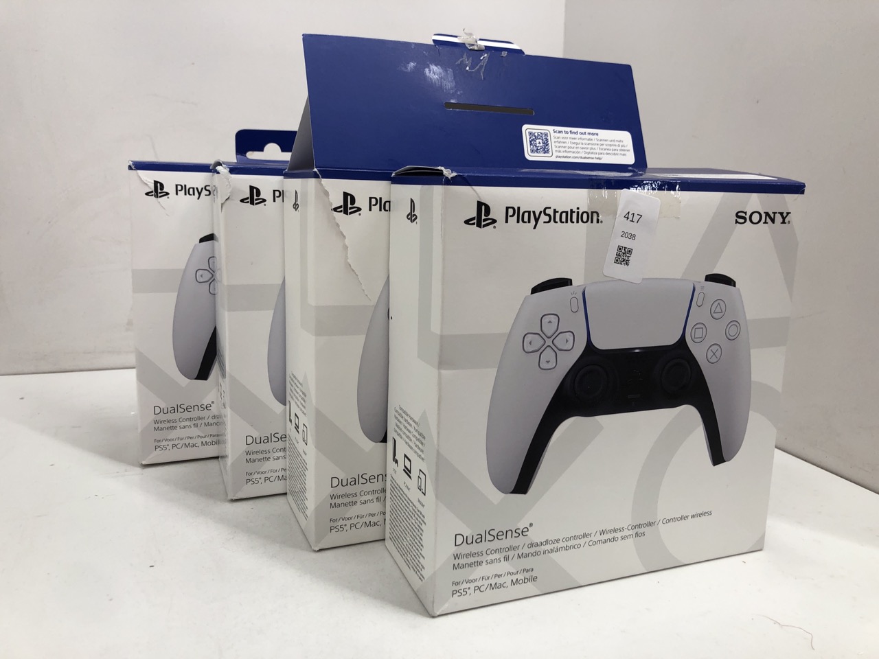 Lot 417  
            Edinburgh SR24 - Delivery Only 

                
QUANTITY OF TECH & GAMING ITEMS TO INCLUDE PLAYSTATION SONY DUALSENSE WIRELESS CO...
