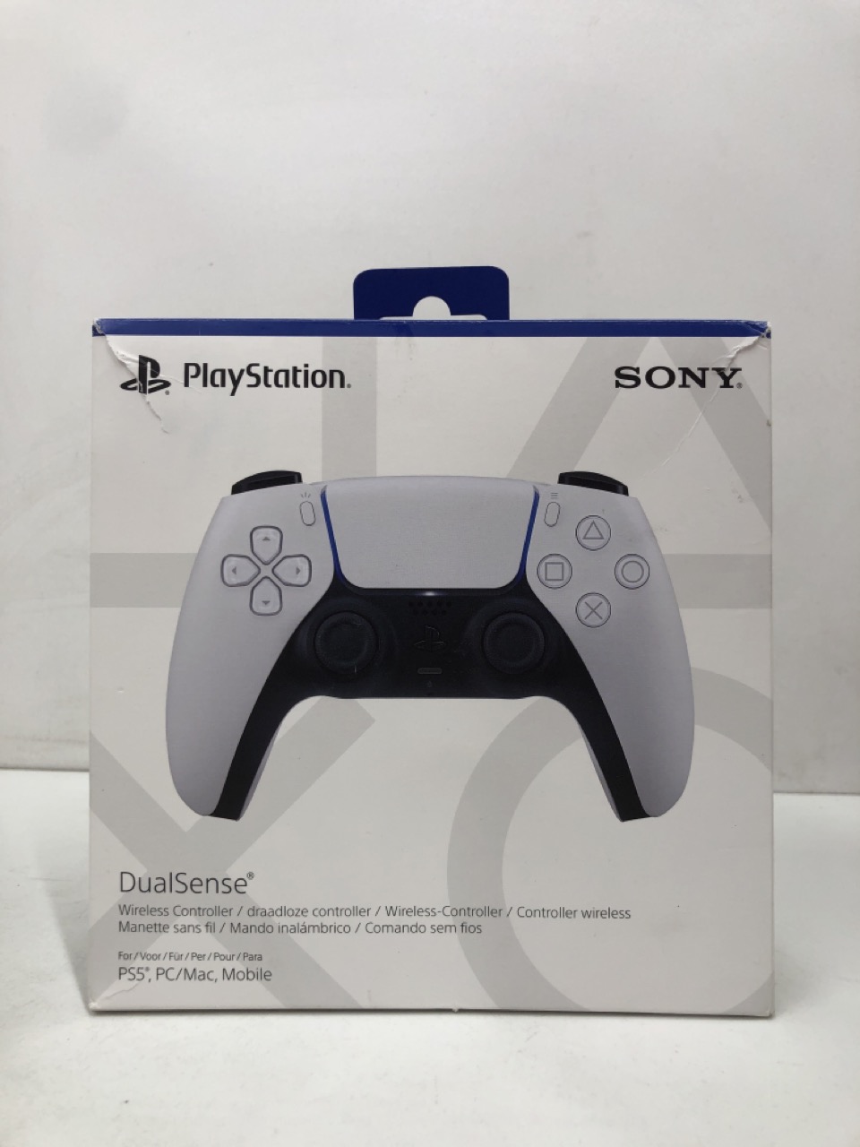 Lot 417  
            Edinburgh SR24 - Delivery Only 

                
QUANTITY OF TECH & GAMING ITEMS TO INCLUDE PLAYSTATION SONY DUALSENSE WIRELESS CO...