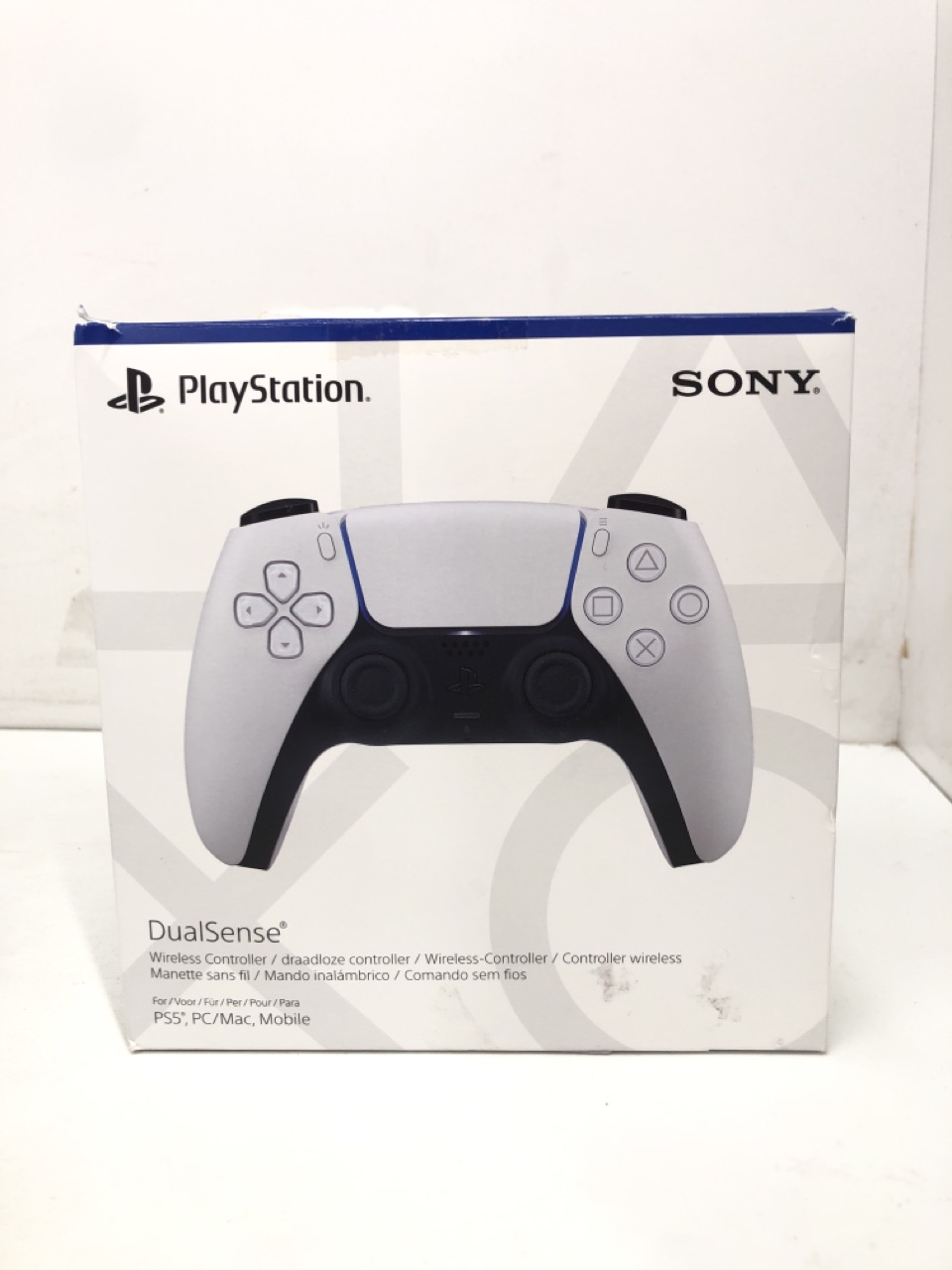 Lot 418  
            Edinburgh SR24 - Delivery Only 

                
QUANTITY OF TECH & GAMING ITEMS TO INCLUDE PLAYSTATION SONY DUALSENSE WIRELESS CO... - Image 3
